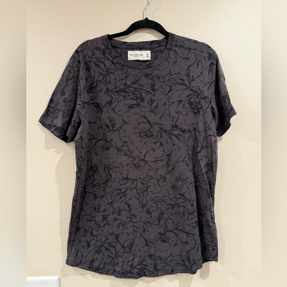 🔥Abercrombie & Fitch Floral Patterned T-Shirt🔥 - Picture 1 of 6